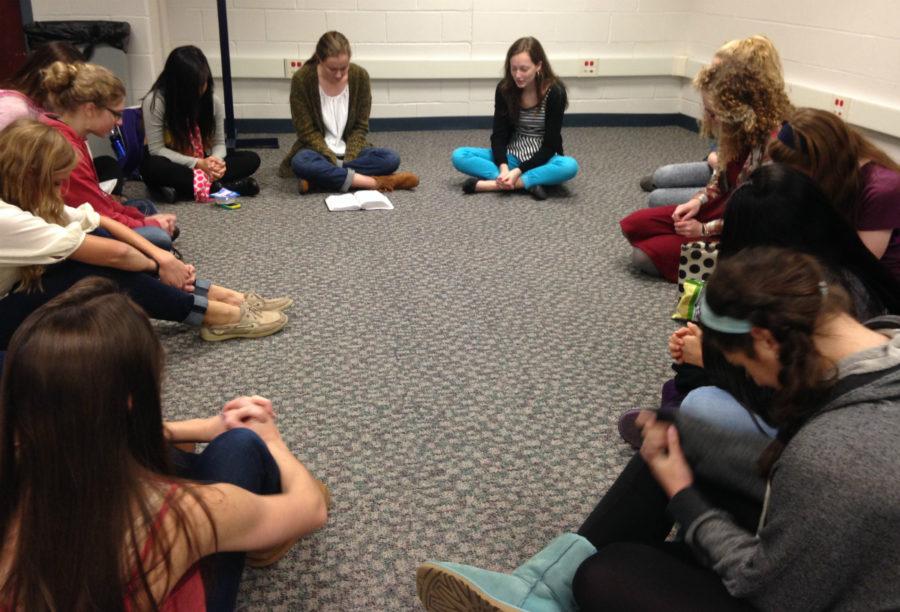 New Christian Club comes together in prayer