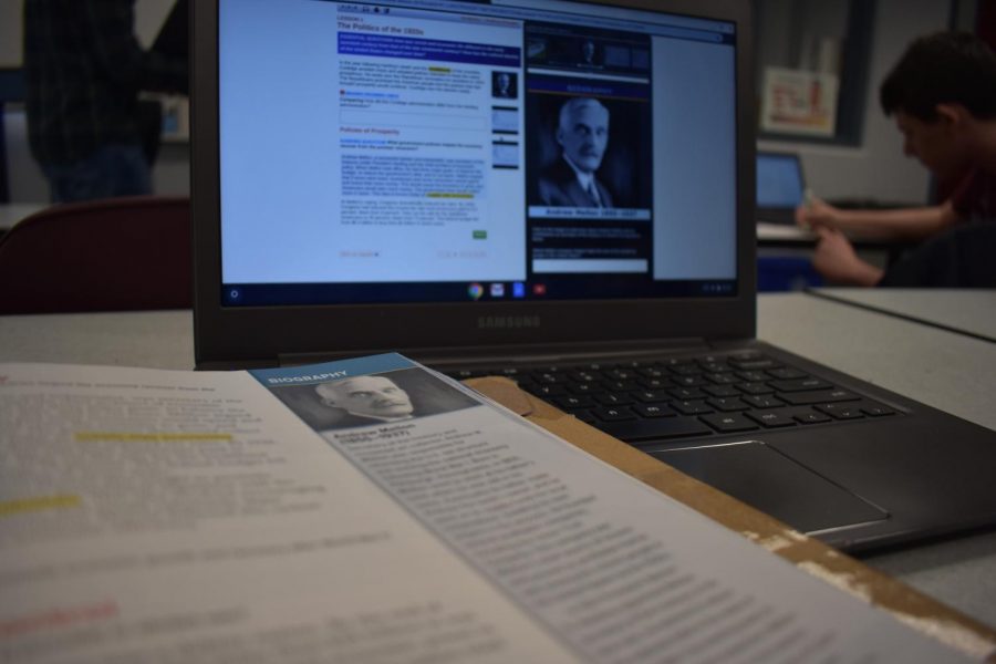 Sharyn OKeefes United States History II class has access to both online and physical textbooks for convenience and extra learning activities.