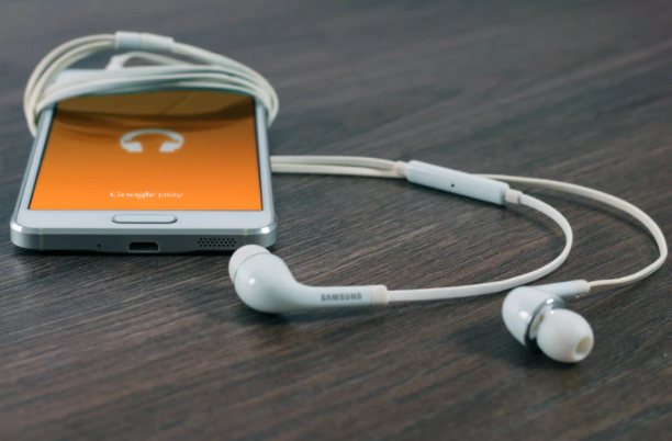 Although the new music streaming services produce less plastic, greenhouses gases are produced to such an extent that it causes discussions on the whether there is still hope for other music listening materials. https://unsplash.com/license