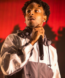 While 21 Savage and Drake are no strangers to
collaborating with each other, this is the first time the
two work together on an album.”21 Savage performing
in Austin, Texas (2016-06-16)” by RalphArvesen is
licensed under CC BY-NC 2.0.