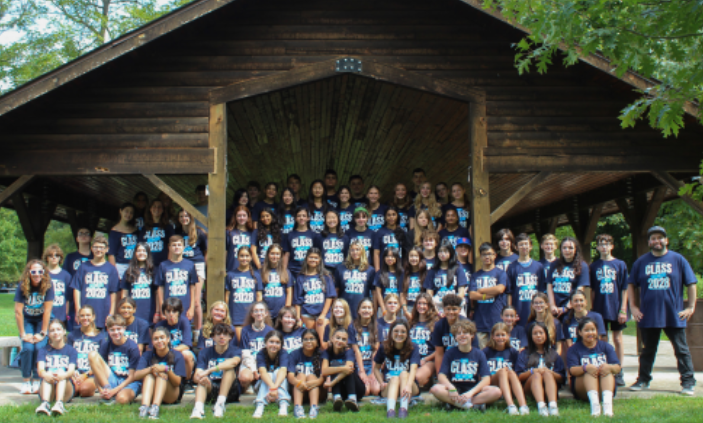 Freshmen from the Class of 2028 pose for a full grade photo at the anual Thompson Park trip on Sept. 6.