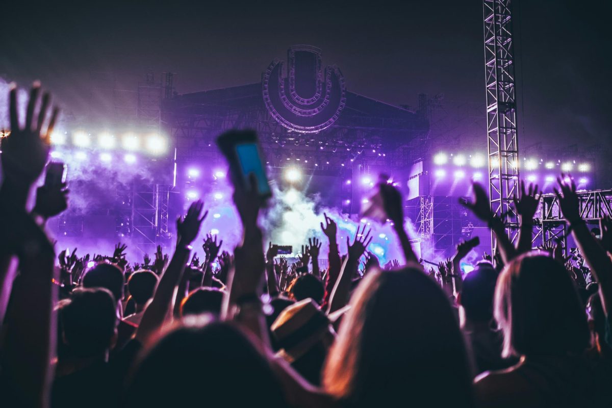 Students wait in queues for tickets to music festivals such as Sea Hear Now, and All Things Go.
https://unsplash.com/license