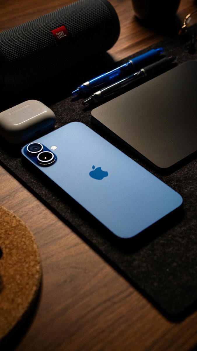 CHS students weigh the pros and cons of the iPhone 16. https://unsplash.com/license