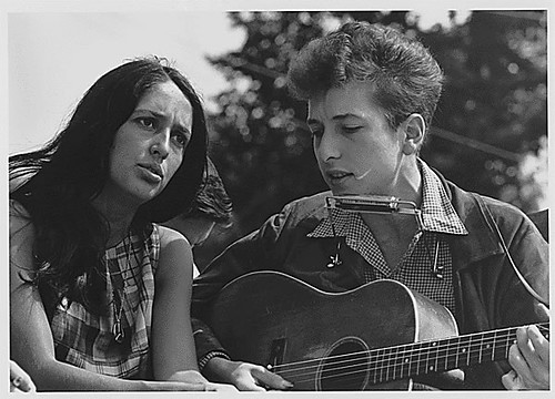 PHOTO OBTAINED FROM FLICKR THROUGH CREATIVE COMMONS.

Bob Dylan and Joan Baez performing at the March on Washington for Jobs and Freedom on August 28, 1963. “Public Domain: Bob Dylan and Joan Baez at 1963 March on Washington by USIA (NARA)” by pingnews.com is marked with Public Domain Mark 1.0.