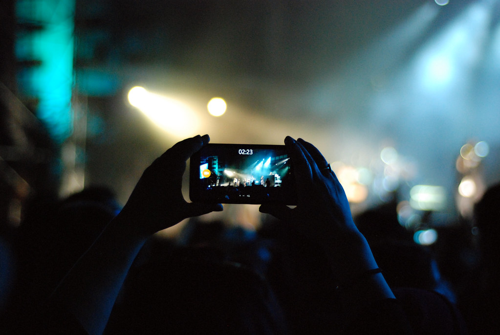 PHOTO OBTAINED FROM OPENVERSE THROUGH CREATIVE COMMONS.
The public expresses concern across social media surrounding Gen Z
concert etiquette. “Music Fans Film Concert Show with Smart Phones” by
MyStockPhotos is marked with CC0 1.0.